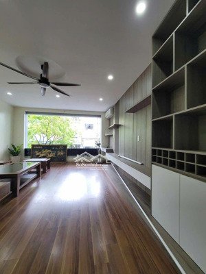 nhà đẹp 4 tầng đường 10.5m tiểu la