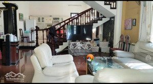 bán biệt thự 3 tầng 300m đất ngang (12 x 25) mt đường nguyễn cao luyện ngay phạm văn đồng giá rẻ