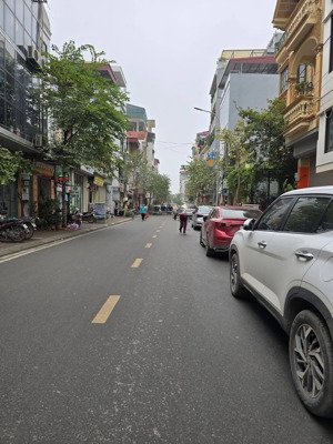 bán nhà 4 tầng dân xây chắc chắn trung tâm thị trấn văn điển