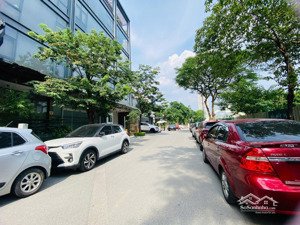 chỉ hơn 600tr/m2, bán gấp tòa nhà phố trần thái tông 153m2, 8t*8.5m mt, mua lãi ngay 10 tỷ