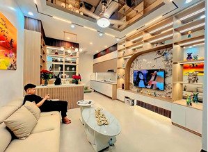 cần bán giảm 200tr bán nhanh nhà 39m2 5 tầng phố cổ linh, ô tô đỗ ngay cửa, đi bộ ra hồ điều hòa