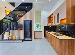 bán nhanh nhà 40m2, chỉ với 5,7 tỷ tại cổ linh, thạch bàn, long biên, hàng hiếm trong khu vực