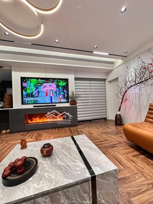 ( c3 golden palace ). chủ nhà gửi bán căn 3pn. 2vc. dt: 147.8m2. ban công đn. nội thất đẹp. tầng 21