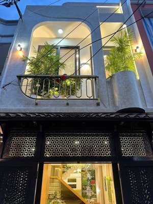 nhà đẹp tạ quang bưu ngay bến xe q8. dt 60m2/2ty880. sổ sẵn. thích hợp cho thuê. pháp lý chuẩn