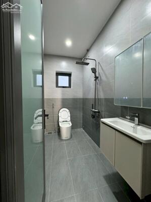 Nhà đẹp 2 tầng ngay khu biển Mỹ Khê, đường 10.5m Dương Thị Xuân Quý, khu sầm uất, đầy đủ nội thất, vào ở ngay