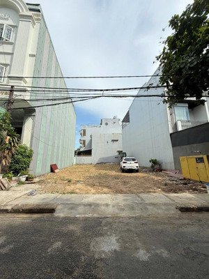 mặt tiền đường 10.5m phan văn định cách biển chỉ 100m