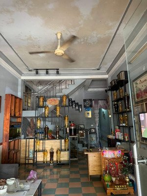 bán nhà 2 tầng mt 605 kinh doanh sầm uất ngay ngã tư vành đai- hoà tiến trục đường thông suốt