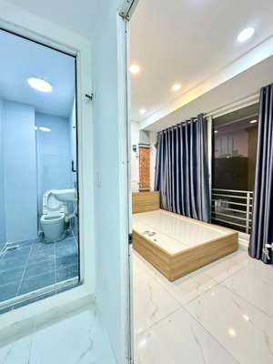 căn hộ 2pn ban công từng phòng, full nội thất, hẻm xe hơi, gần ngã tư phú nhuận