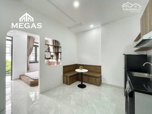 căn hộ 1 phòng ngủ cực xinh - đầy đủ nội thất mới - có ban công lớn & cửa sổ thoáng