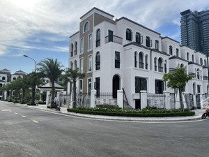 bán biệt thự song lập ciputra thiết kế 4 tầng 1 hầm, mặt tiền 9,5m, hướng đông nam, view vườn hoa