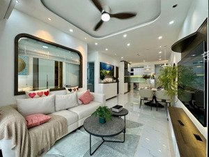 căn hộ vị trí góc, đẹp, mới 100% ,dt 74m2 thông thủy , chung cư sky garden 3, q7