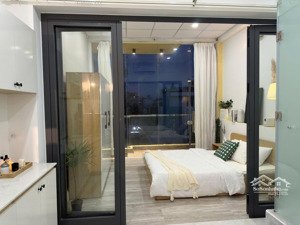 căn hộ 1 phòng ngủ cao cấp nằm ngay trung tâm quận 7 - gần lotte mart - có ban công thoáng mát