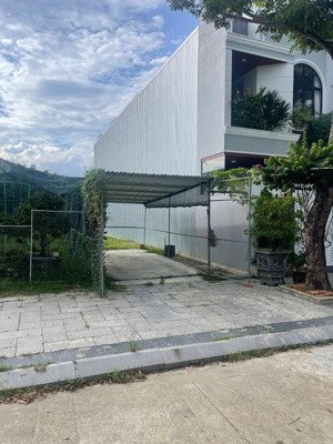 golden hill , khu a2. block b2.56 , đẹp nhất nhì khu . hướng đông nam .