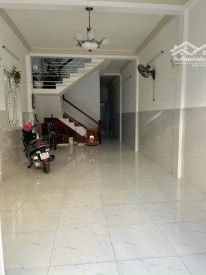 cho thuê nhà mặt tiền gần đường 10 kdc bình hưng . bình chánh . lh : phú nguyễn