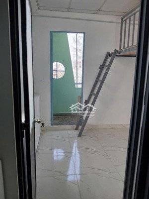 cho thuê duplex ban công tách bếp sẵn máy lạnh ngay hương lộ 2 - ngã tư 4 xã - huit - vhu