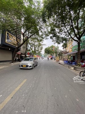 vị trí vàng_chính chủ muốn bán_nhà phố 3 bước ra đường lớn