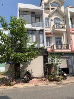 sốc giảm 500 triệu! nhà trục chính kdc phú hồng thịnh 6, p. đông hòa giá chỉ 4.95 tỷ