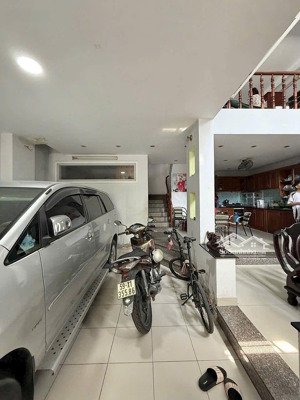 bán nhà mặt tiền trường thọ, thủ đức. giá 11ty5, 120m2. shr, nhà 3 tầng, 5pn, xe ôtô để trong nhà