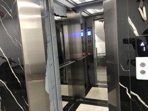 vị trí trung ngã tư sở, 50m*6t*mt5m,giá 12,8tỷ,ngõ thông, thang máy, hàng sóm roy lal cyty ở vip