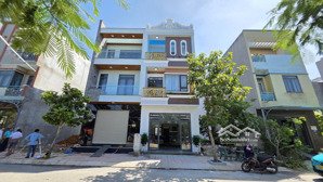 bán nhà full nội thất gần làng đại học quốc gia đủ tiện nghi