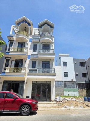 bán nhà 3 tầng full nội thất gần làng đại học đầy đủ tiện nghi