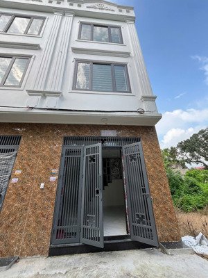 còn 1 em hoa hậu cực đẹp, vị trí đẹp, ngõ ô tô đỗ cửa ( 3 tầng 3,x tỷ) ở ngay phượng đồng,chương mỹ