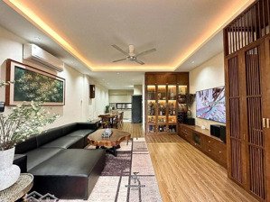 bán nhà khu phân lô dịch vọng dt 56m2 x mt 6m, oto tránh có vỉa hè, gần công viên, 2 mặt thoáng