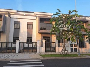 cắt lỗ căn btsl 10x20m vị trí có 1-0-2, 9,5 tỷ bao chi phí sang tên. lh em ngọc dung 