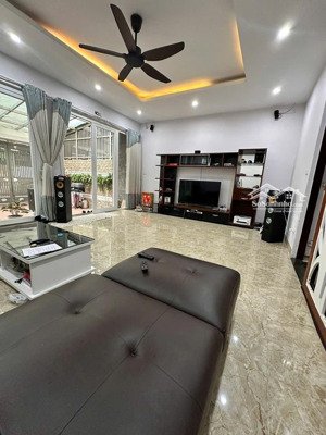 chính chủ cho thuê nhà liền kề, 130m2 thang máy, cạnh vinhomes smart city 32 triệu/tháng