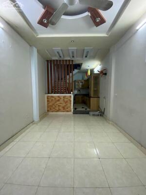 Cho thuê nhà ngõ 3 Hoàng Quốc Việt, 5 tầng x 40m2, 5 ngủ, 4 vệ sinh, 15 Triệu