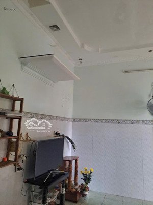 chủ bán nhà cấp 4 sát đường nguyễn du vào 20 m , cách trường học dĩ an 1,2,3 tầm 100 m