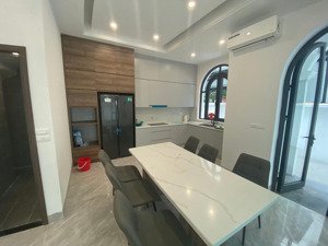 cho thuê biệt thự song lập 150m2 hoàn thiện đẹp ở và kinh doanh giá 20tr/th tại vinhomes ocp1 gi hn