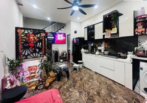 bán nhà 3 tầng 3 mê đinh tiên hoàng thông nguyễn tất thành, đang cho thuê 25 triệu/th