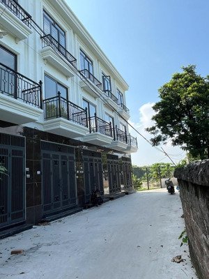 cực rẻ!!! 3,x tỷ có ngay nhà ở phượng đồng chương mỹ dt 44m2, ô tô đỗ cửa, sát vách đại học tdtt