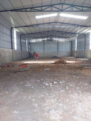 - cho thuê 2 nhà xưởng 450m giá 15tr và 700m giá 25tr khách hết hạn hd tại nhị bình 3 - xe tải