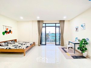 ban công mới tách bếp 100% ngay parcmall quận 8