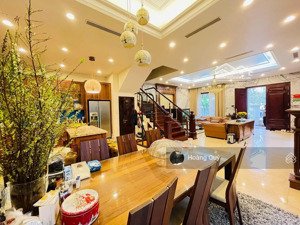 biệt thự sân vườn làng việt kiều châu âu 165m2, mặt tiền 9m. view khuôn viên hoàn thiện đẹp 42 tỷ