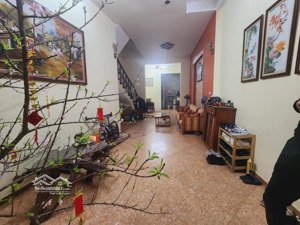 ô tô vào nhà - hoàng hoa thám 73m - siêu gần phố - nhà dân xây chắc chắn không một vết nứt.