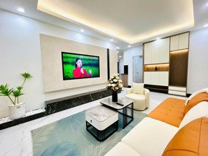 chính chủ bán căn hộ full nội thất mới, tầng 4, dt 78m², tk 3pn 2vs, giá hơn 6 tỷ thương lượng.