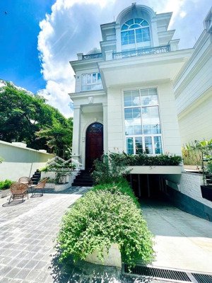 bán biệt thự nguyễn văn hưởng , phường thảo điền , tp thủ đức . dt 300m2 giá 98 tỷ về 89 tỷ chốt