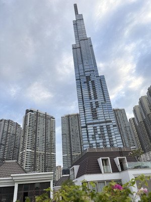 bán gấp 5000m2 đất có sẵn biệt thự hồ bơi và 2 xưởng , mt quốc lộ 50 cần giuộc long an. giá 43 tỷ