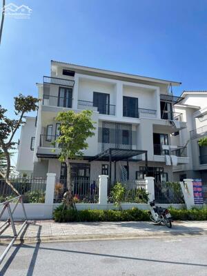 Bán Biệt Thự Song Lập 200m² – An Ninh 24/7 – Sổ Đỏ Trao Tay