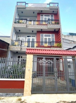 - nhà 4 tầng - diện tích 105m2 - ngang khủng 7m - chỉ 5.tỷ - ngay go dĩ an.