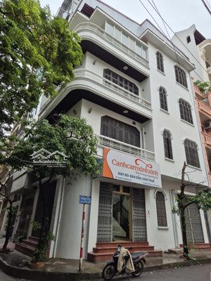 cho thuê nhà lô góc 70m, 3 tầng tại ngõ đường hoàng cầu, quận đống đa
