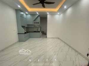 5,5 tỷ ngay gần vincom long biên - ô tô đỗ cửa - gần trường học - dân trí cao