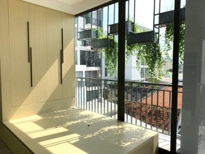 cho thuê căn hộ 1pn 50m2 ban công sân vườn - thang máy - hẻm oto - gần đh văn lang cs2 - 
