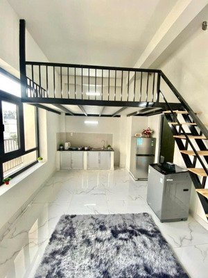 phòng trọ có ban công cửa sổ đón gió có máy giặt riêng, full nội thất ngay làng đại học,ktx khu b