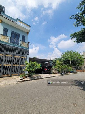chủ cần bán!!!lô đất đẹp tiện xây nhà. 2.95 tỉ. còn sót lại trong khu dân cư. lh 