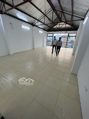 cho thuê nhà trung kính 60m2*5 tầng , nhà mới , mặt ngõ lớn , giá 23tr/tháng