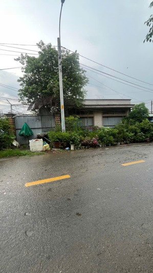 đất 2 mặt tiền đường: xa lộ hà nội & hoàng hữu nam diện tích :351m (thổ cư 99,2m, ngang 12m)